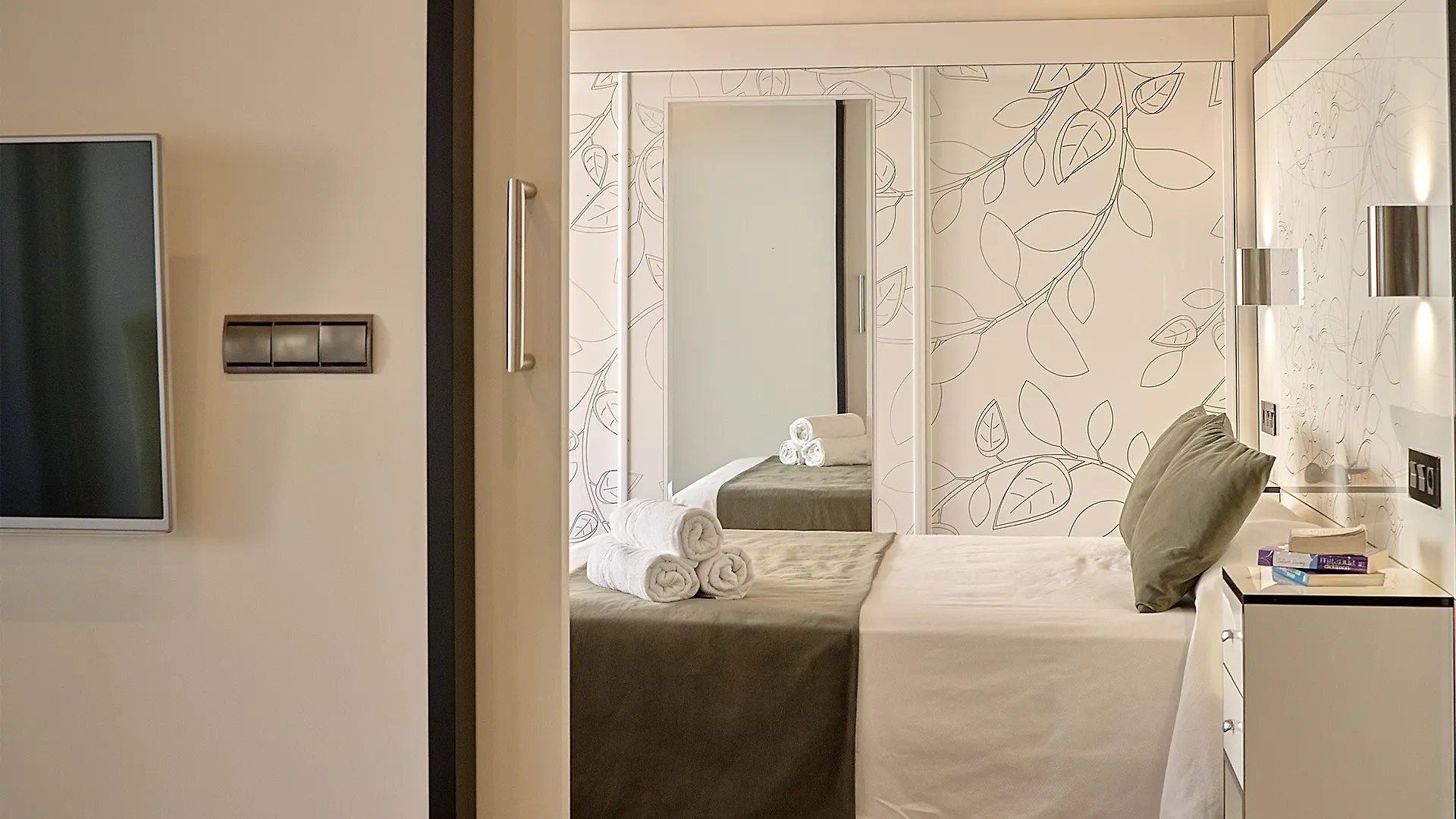 Apartamentos Suites Oficentro Deluxe Malaga 0*,  Spain