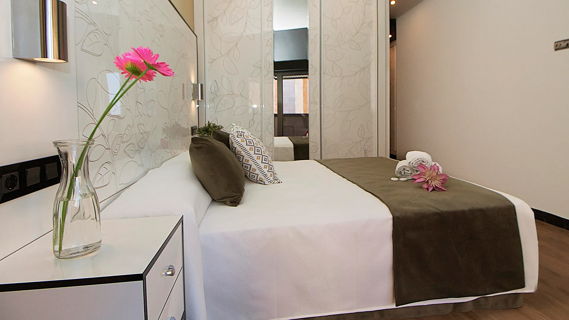 Apartment Apartamentos Suites Oficentro Deluxe Malaga Spain